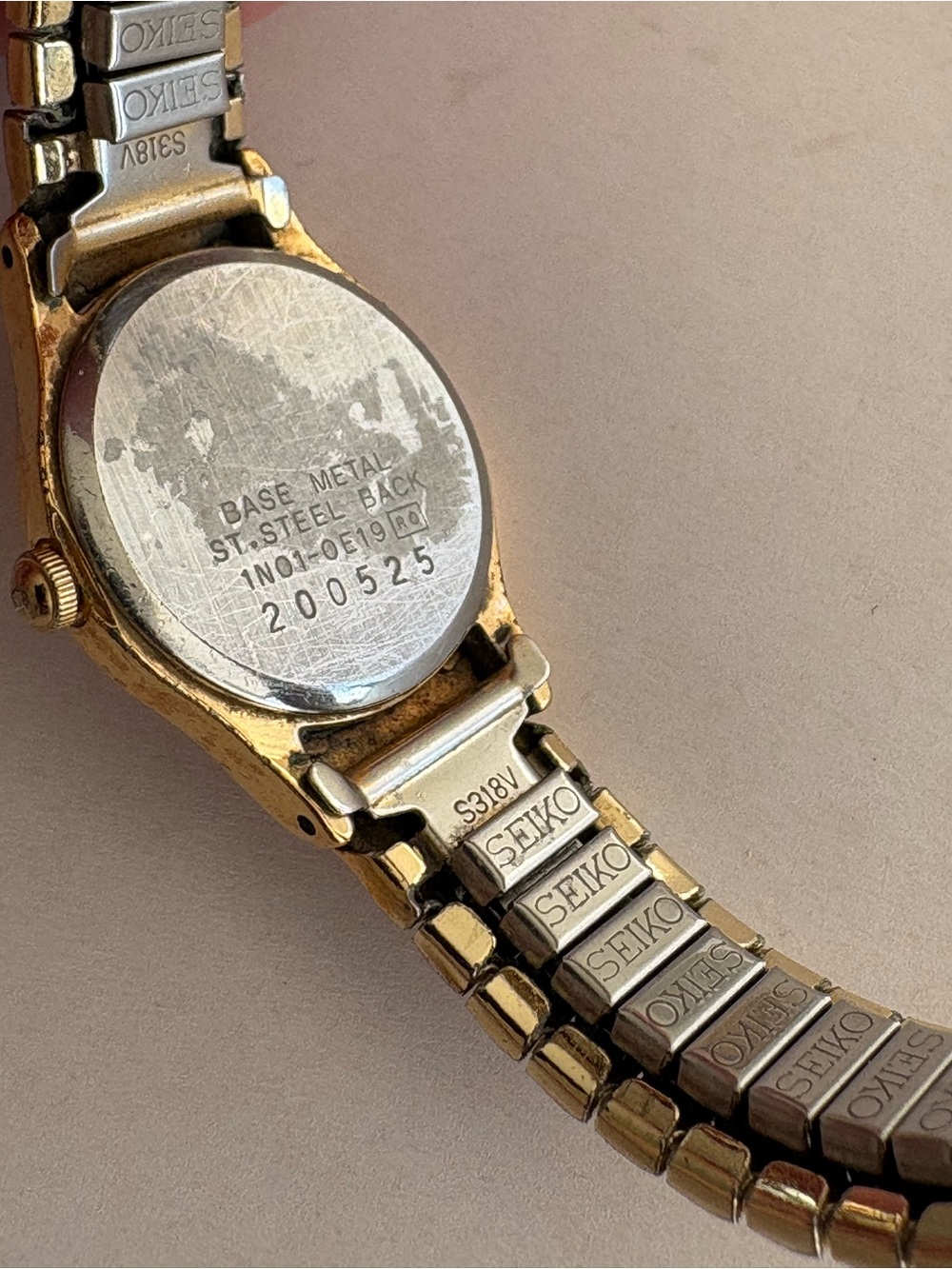 Vintage Seiko Gold-tone Ladies Stretch Bracelet Watch - Picture 6 of 11